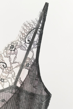 ZARA ТРИКОТАЖНЫЙ ТОП С БРЕТЕЛЯМИ И КРУЖЕВОМ, СЕРЫЙ