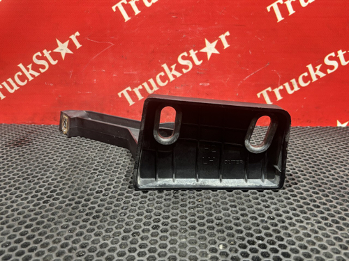 Кронштейн солнцезащитного козырька левый