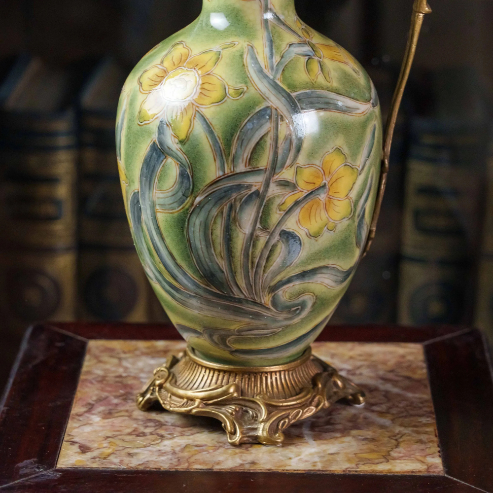 Кувшин в стиле Ар Нуво