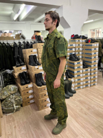 Офисный костюм / зеленый пиксель