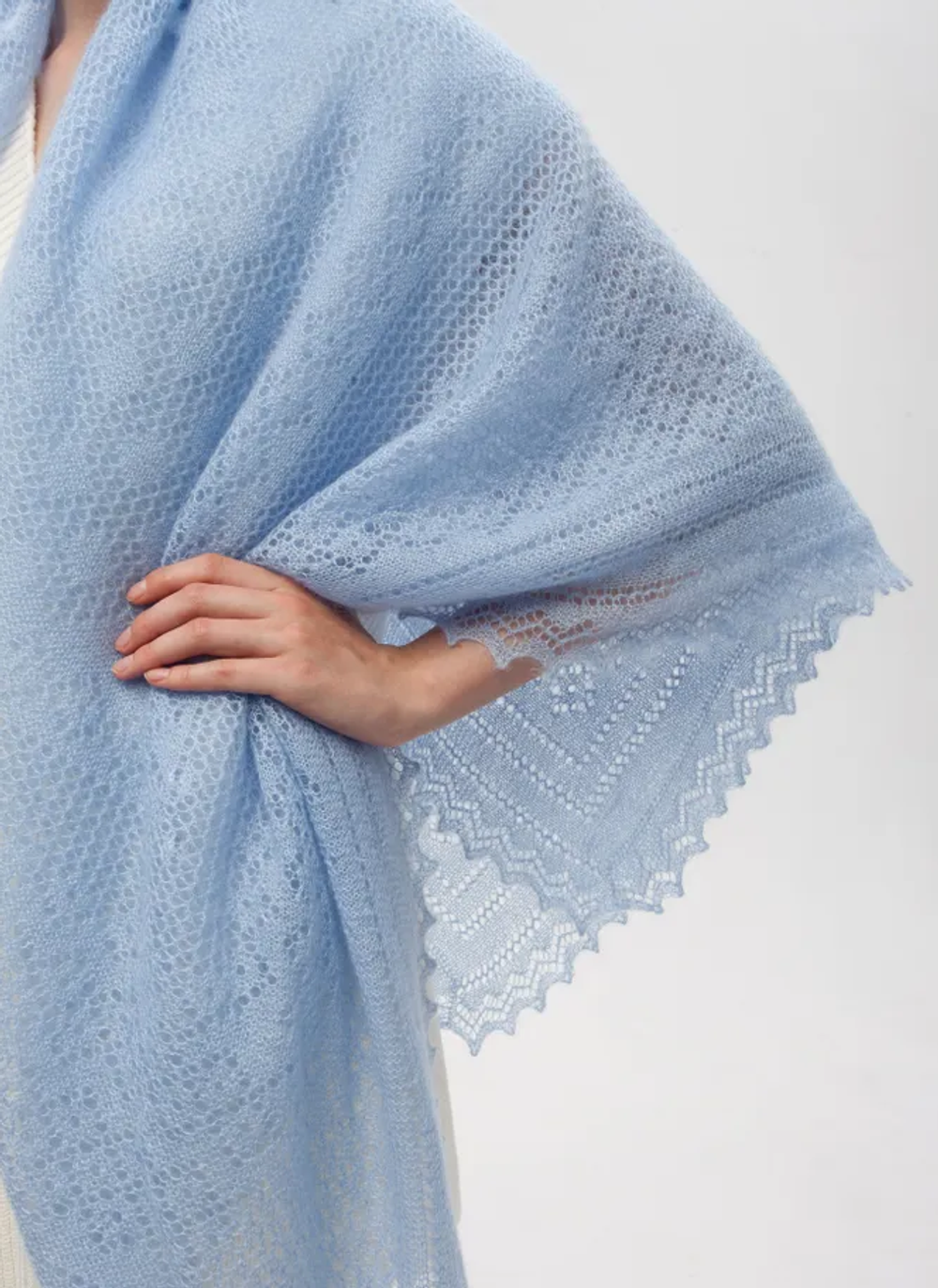 Платок пуховый П3-130-04 голубой