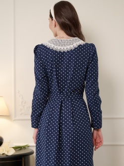 Платье с кружевным воротником