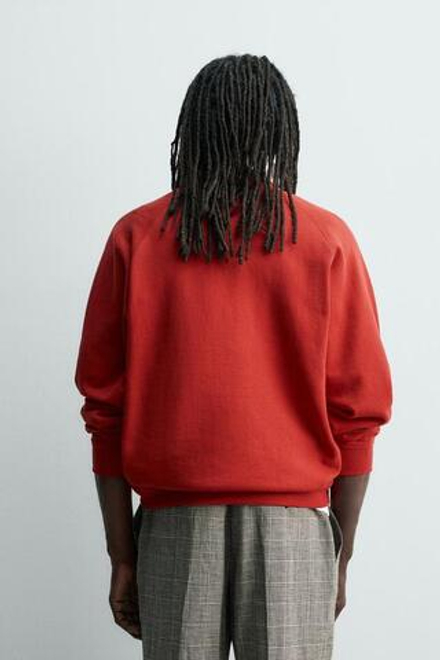 ZARA Х AARON LEVINE ТОЛСТОВКА С ЭФФЕКТОМ ПОТЕРТОСТИ, КРАСНЫЙ