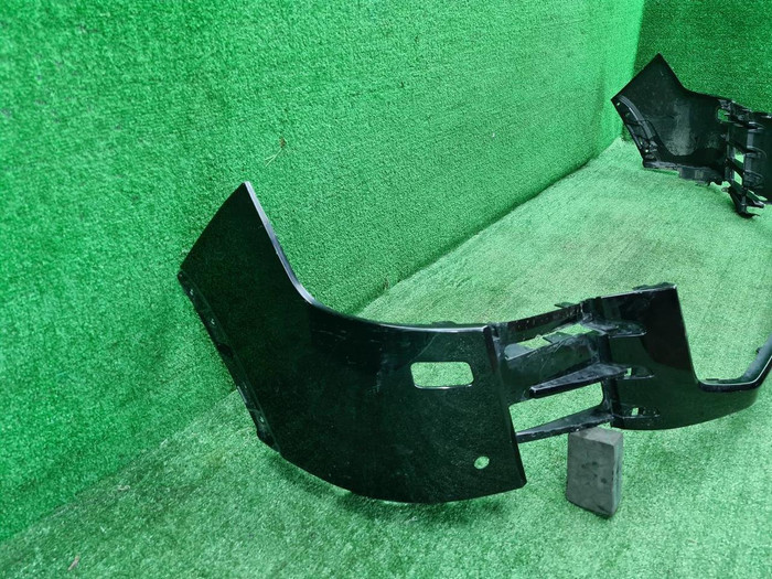 Бампер передний Toyota Land Cruiser 300 (21-нв)