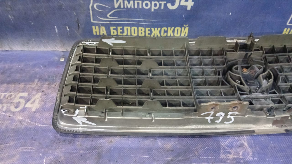 Решетка радиатора TOYOTA PROGRES 1998-2001