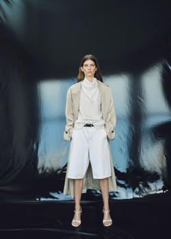 Блузка в полоску с платком