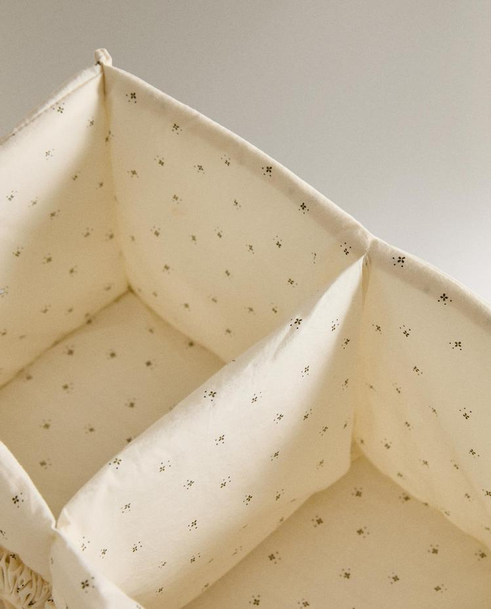 ZARA HOME ДЕТСКИЙ ХЛОПКОВЫЙ ОРГАНАЙЗЕР ДЛЯ ХРАНЕНИЯ С ЦВЕТОЧНЫМ ПРИНТОМ, ЗЕЛЕНЫЙ