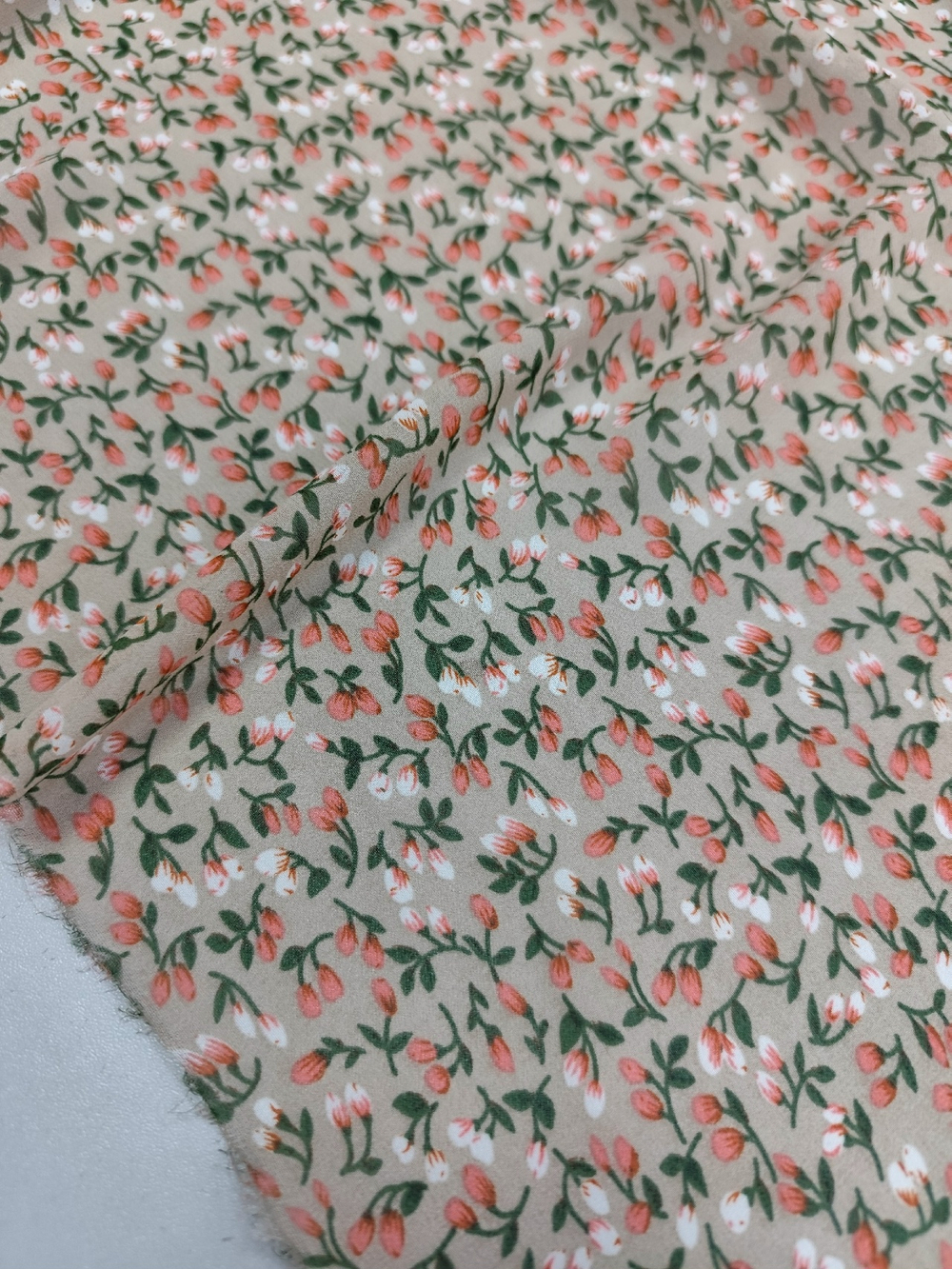 Шифон/ Барбарис на бежевом