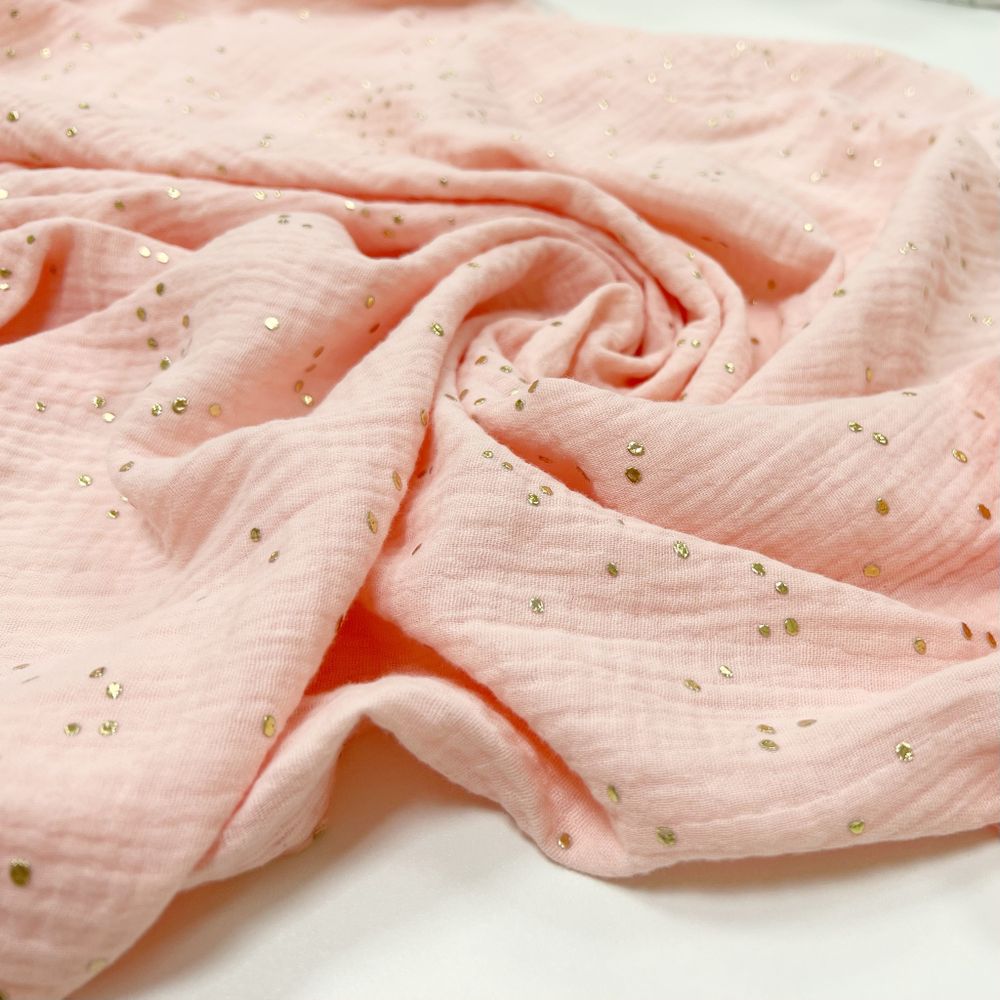 Розовый румянец с золотыми точками