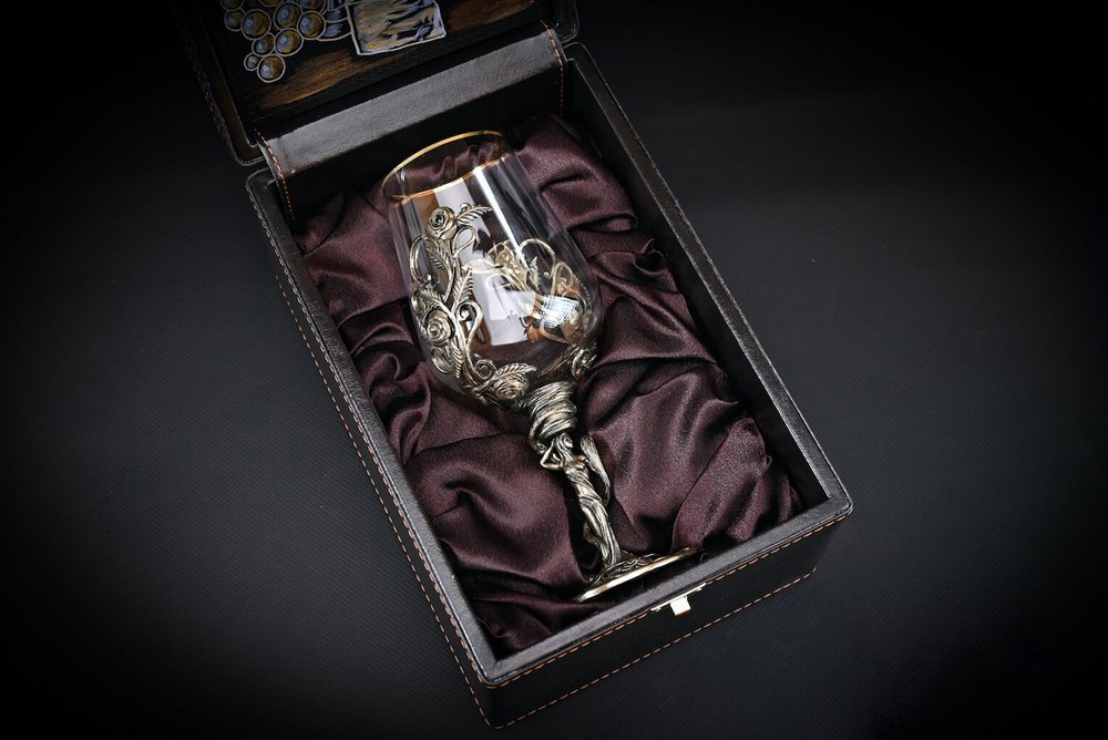 Бокал для вина "Флора" в подарочном футляре с художественным оформлением