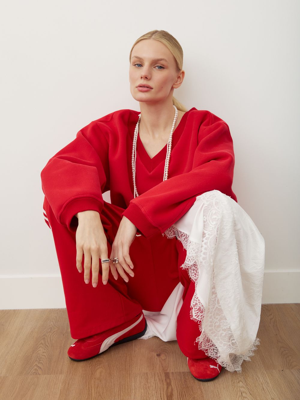 СВИТШОТ С V-ВЫРЕЗОМ КРАСНЫЙ