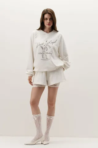 Шорты из футера укороченные сбоку кремового цвета