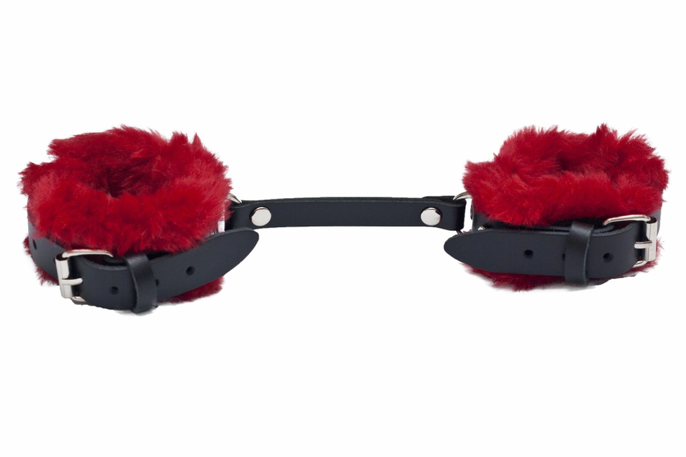 Черные базовые наручники из кожи с красной опушкой (Цвет: черный с красным)