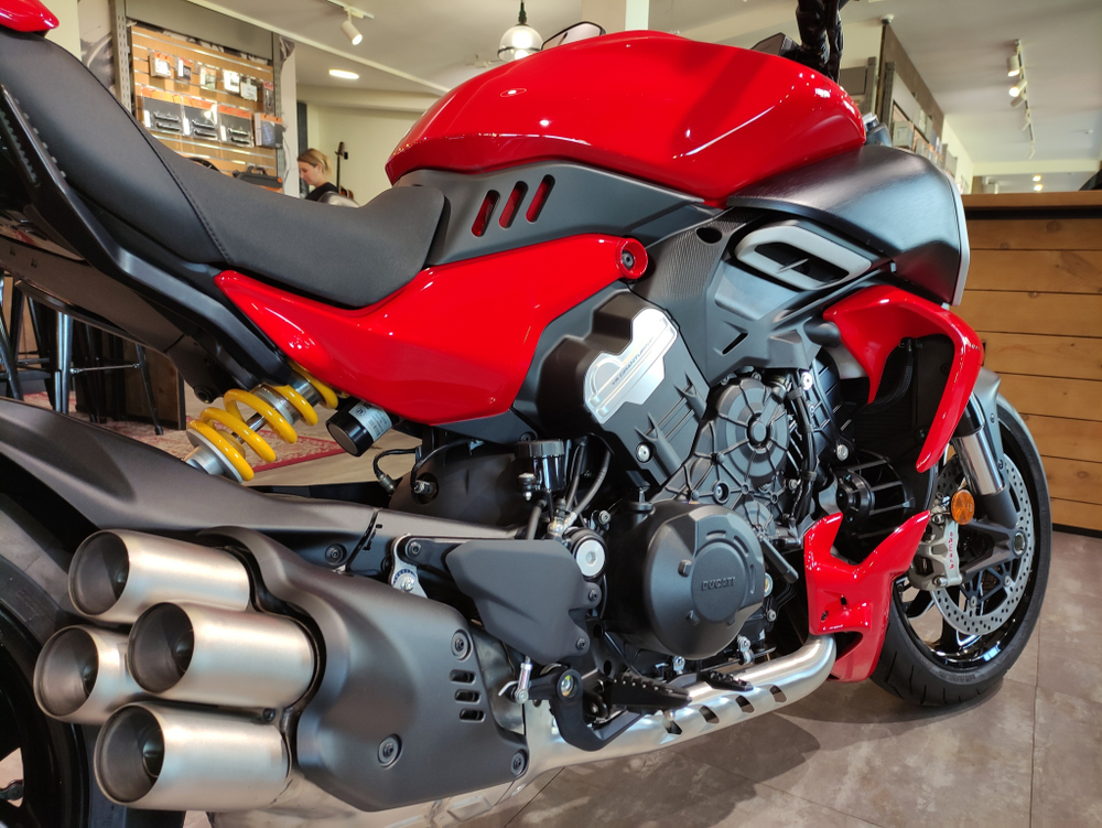 Ducati Diavel V4 (2025) RED