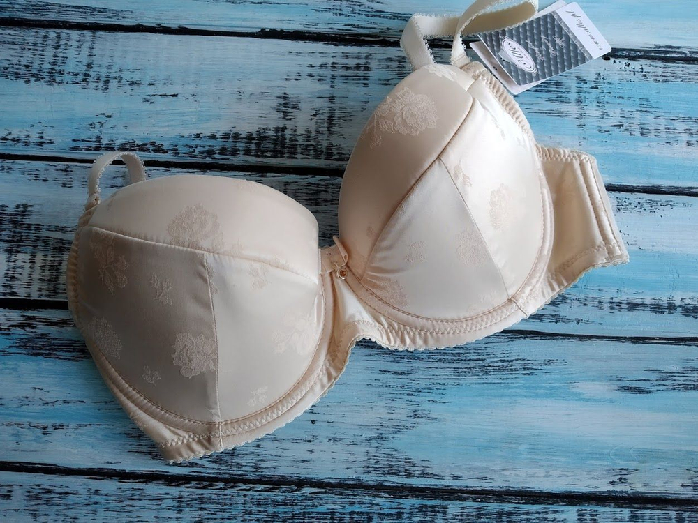 Бюстгальтер на косточках Latino с боковыми поддержками (Размер: 70E) (Цвет: телесный)