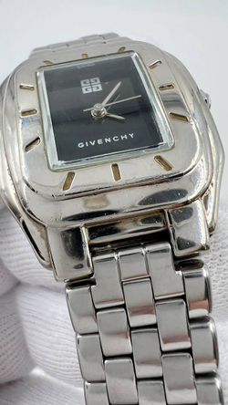 Часы Givenchy с чёрным циферблатом
