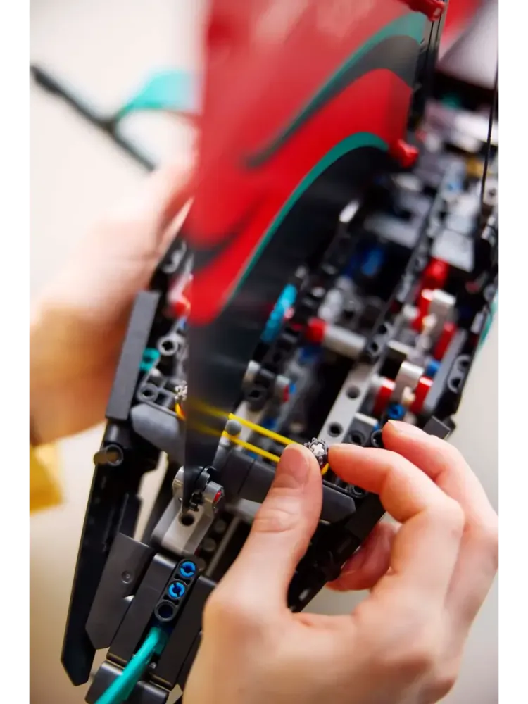 Конструктор Technic 42174 Яхта Emirates Team New Zealand