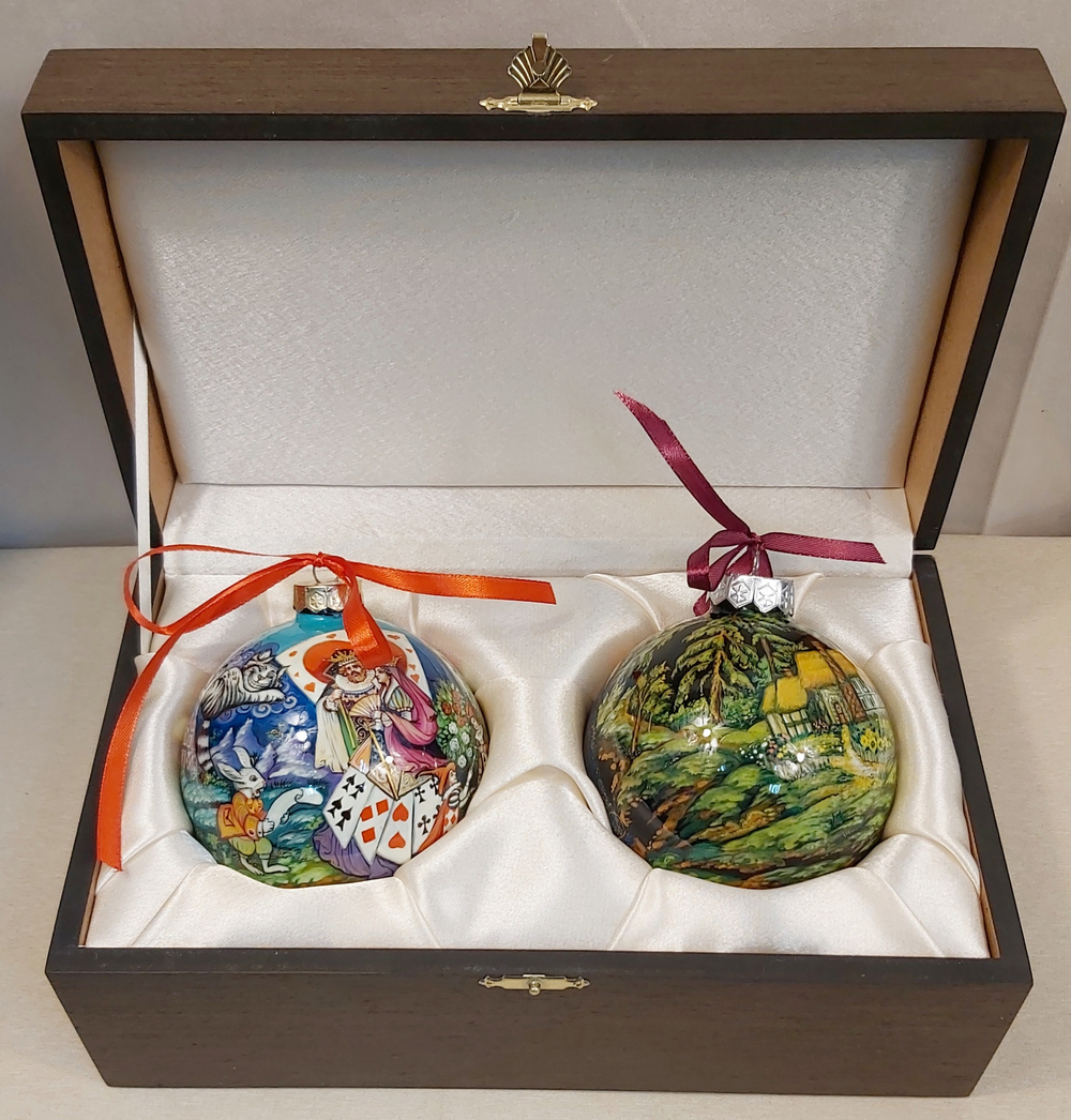 Набор новогодних шаров с полной росписью "Алиса в стране чудес" и  "Маша и медведи"