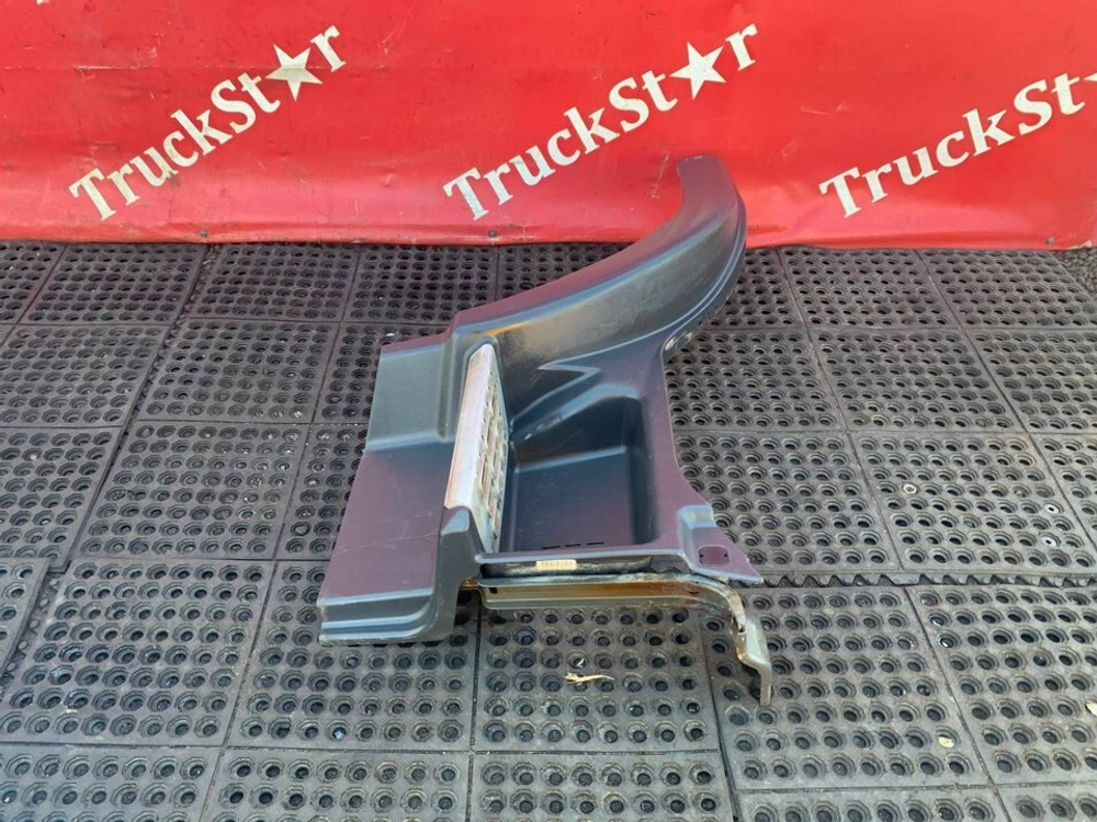 Корпус подножки правый