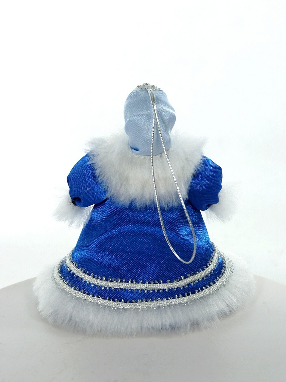 Кукла-подвеска в зимнем девичьем костюме