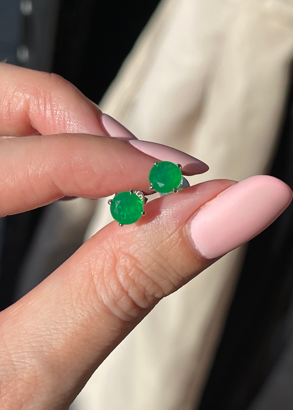 Серьги-гвоздики круг изумруд 6 мм