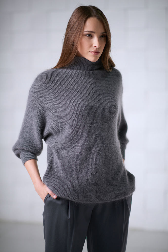 Свитер с мохером дымчатый серый