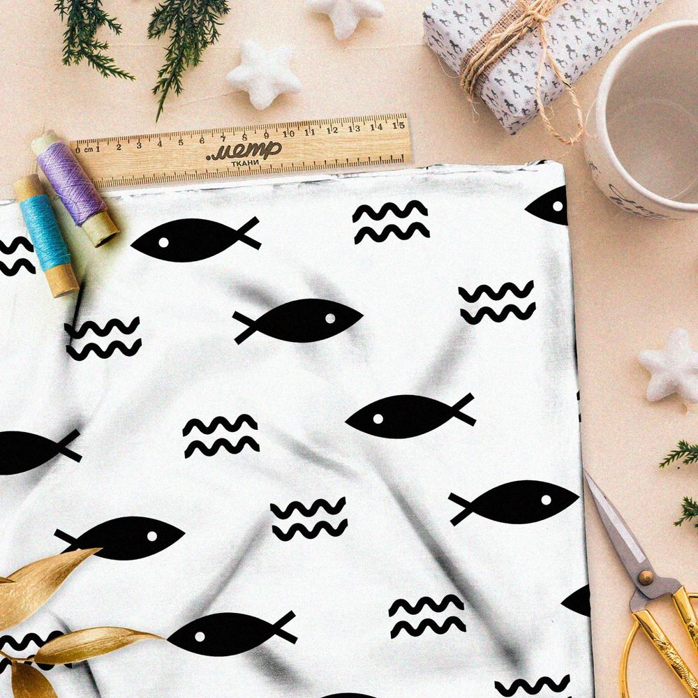 Ткань лён крупные чёрные рыбки на бежевом фоне