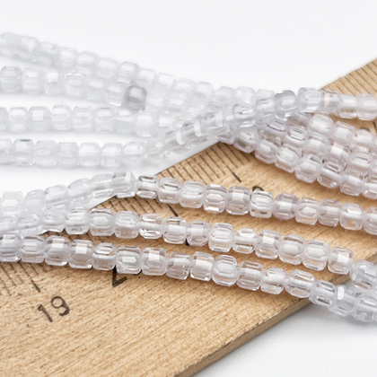 Фианит Куб бусины (кубический цирконий), цвет прозрачный, размер около 3 мм, цена за отрезок 17-18 см (1/2 нити)