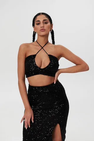 Топ из пайеток со сборкой черного цвета