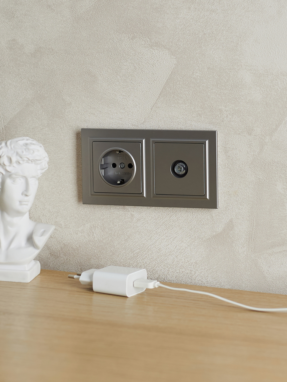 BRITE Рамка 2-местная IP44 РУ-2-БрС-44 сталь IEK