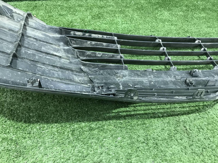 Решетка переднего бампера Toyota Camry xv70 (2017-2021)