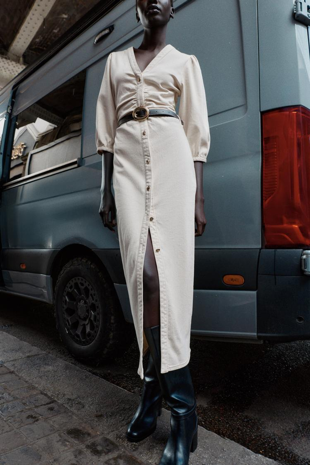 ZARA ПЛАТЬЕ МИДИ С РУКАВАМИ-БУФАМИ И ПОЯСОМ, ЭКРЮ