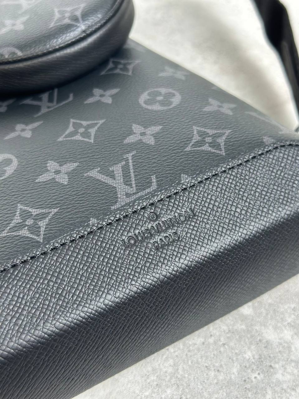 Сумка-слинг Louis Vuitton