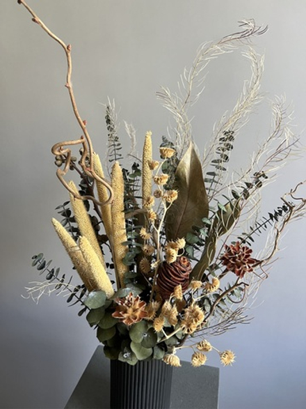 Композиция в кашпо Эмбелия