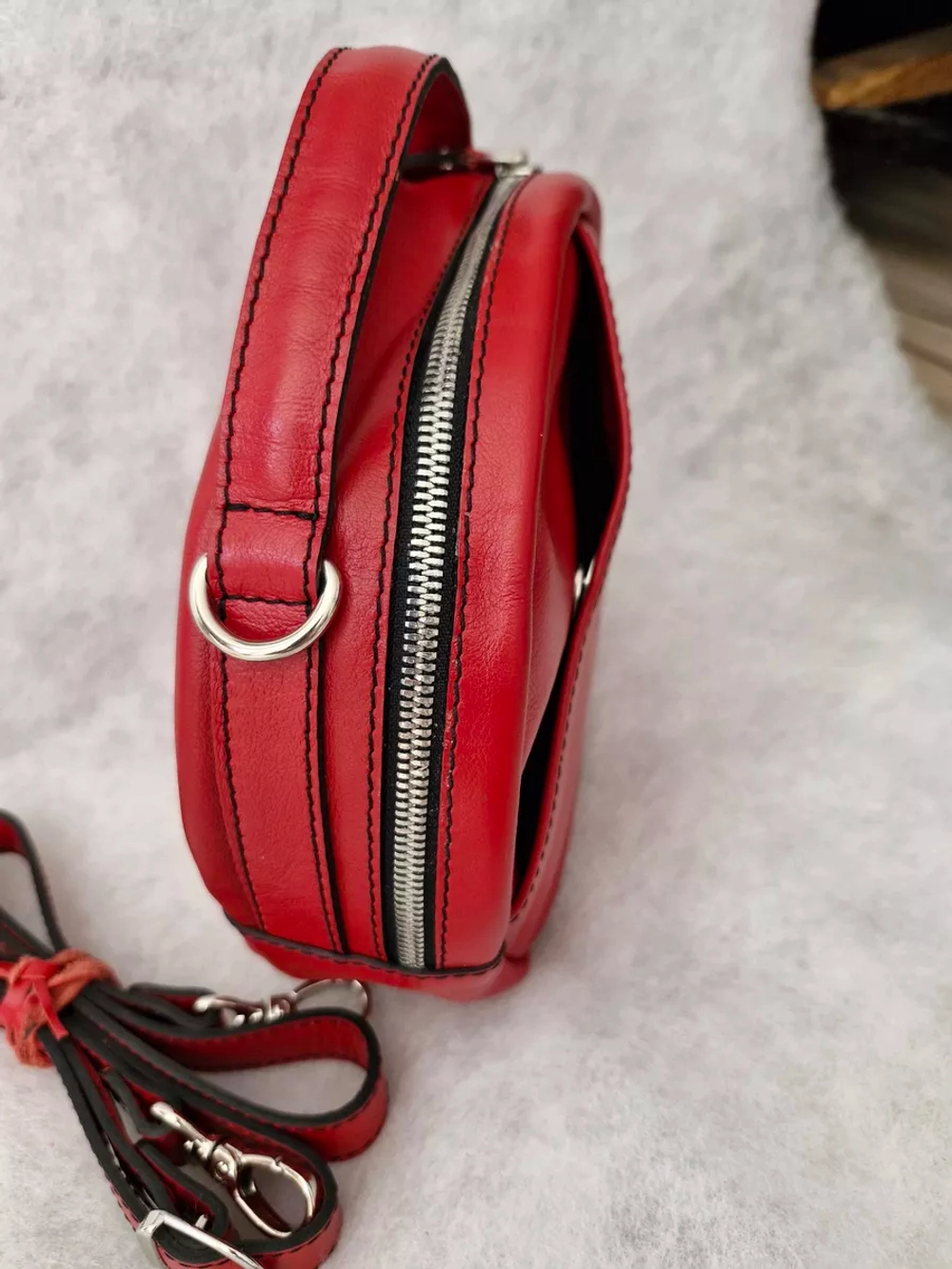 Сумка из натуральной кожи через плечо