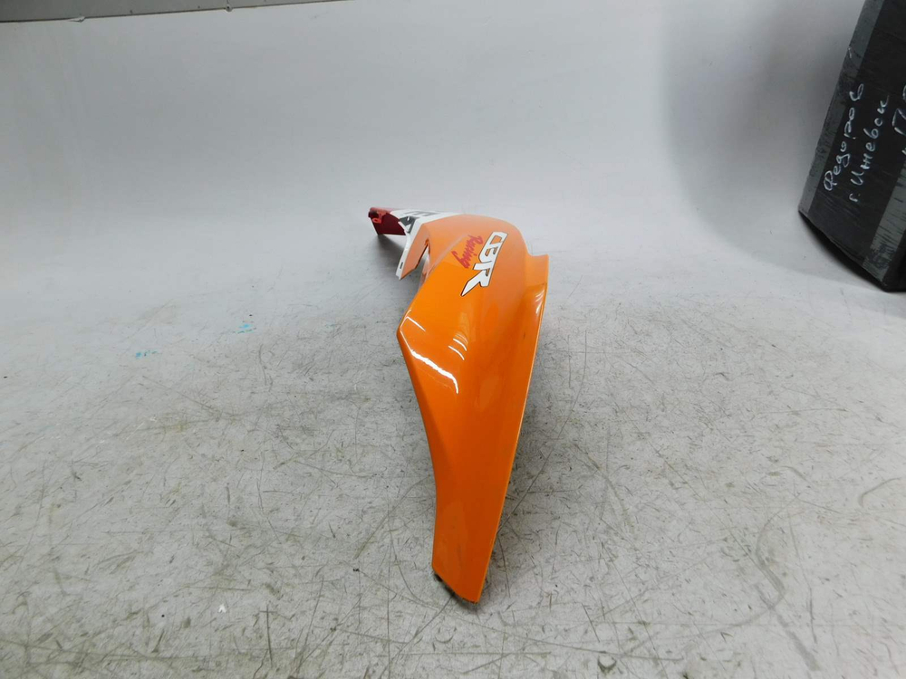 Пластик боковой правый Honda CBR600RR 06-08 64310-MFJ-D000
