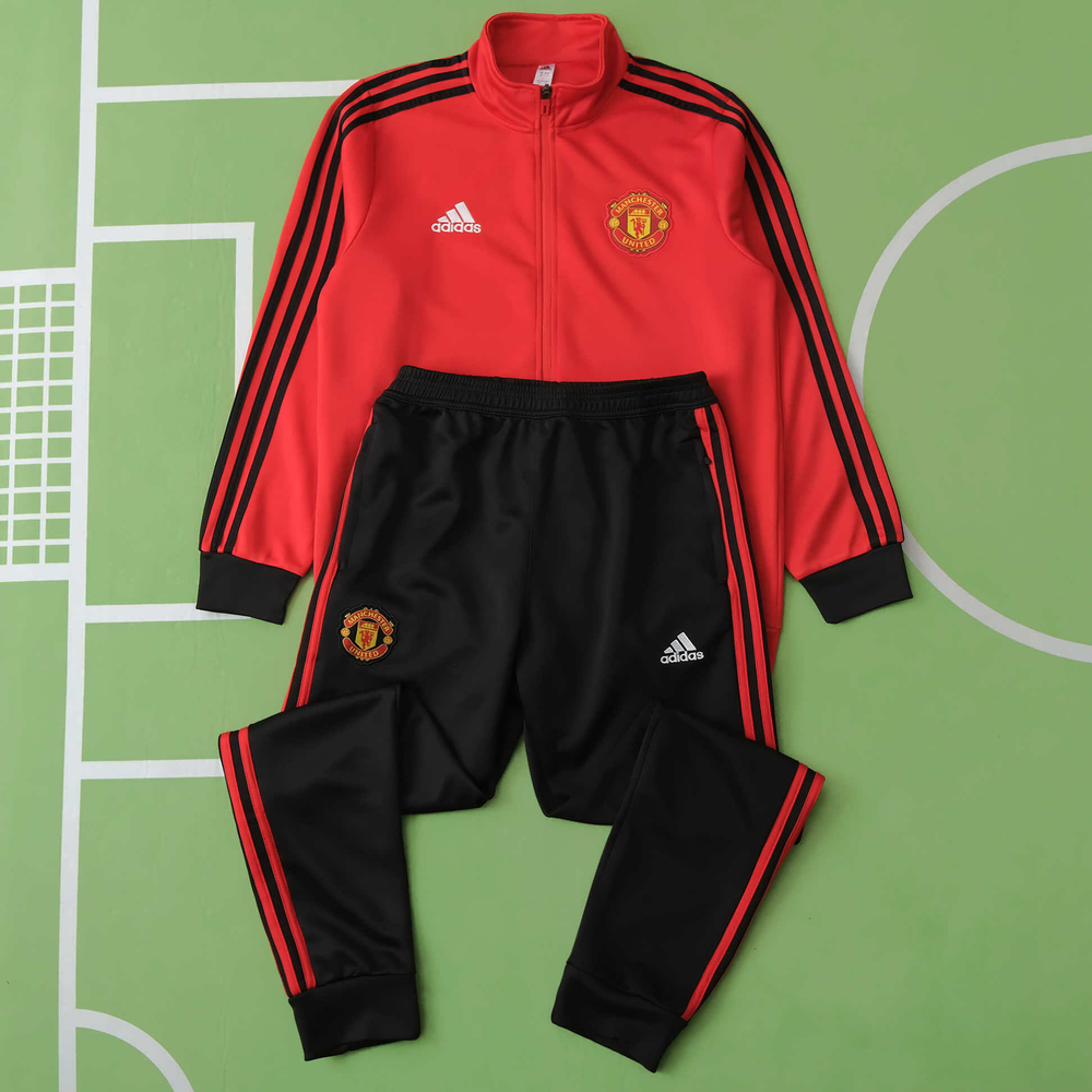 Купить тренировочный костюм футбольного клуба «Манчестер Юнайтед» сезона 2023-24 в Москве.