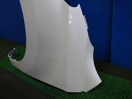 крыло переднее левое Toyota Ist NCP110