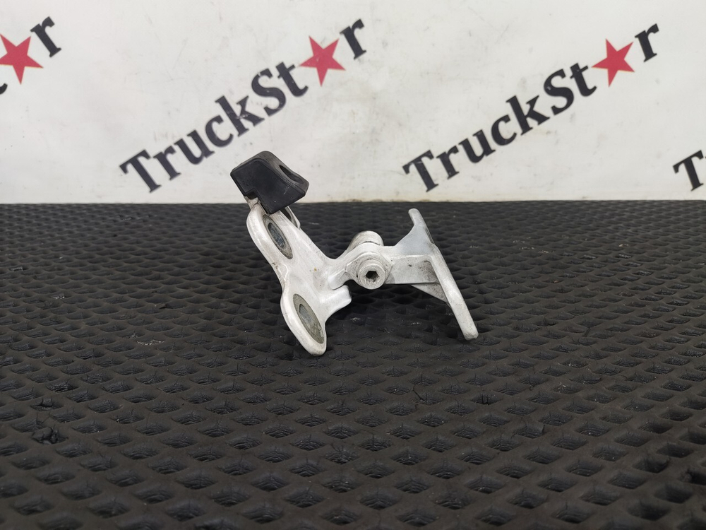 Петля двери правой