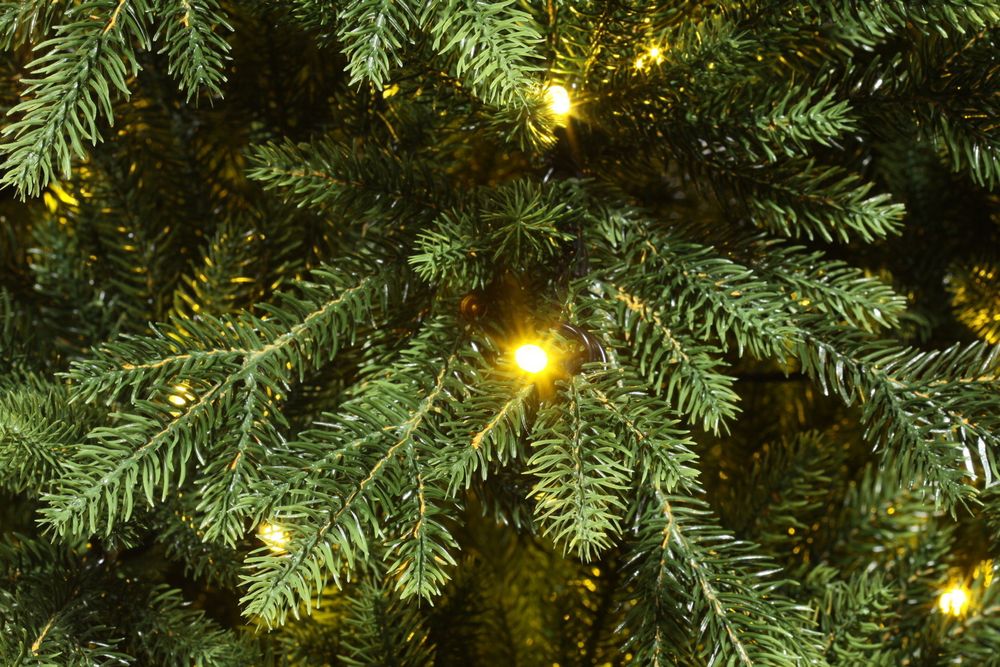 Елка с гирляндой встроенной «Юлия» (Литая хвоя) 3 м