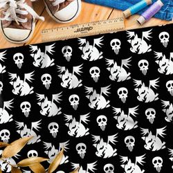 Ткань блэкаут недовольные драконы и черепа на чёрном фоне