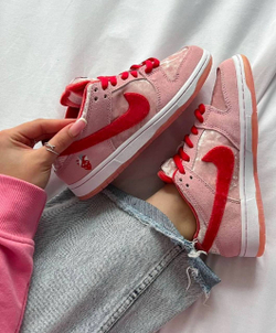 Женские кроссовки Strange Love x Nike SB Dunk Low