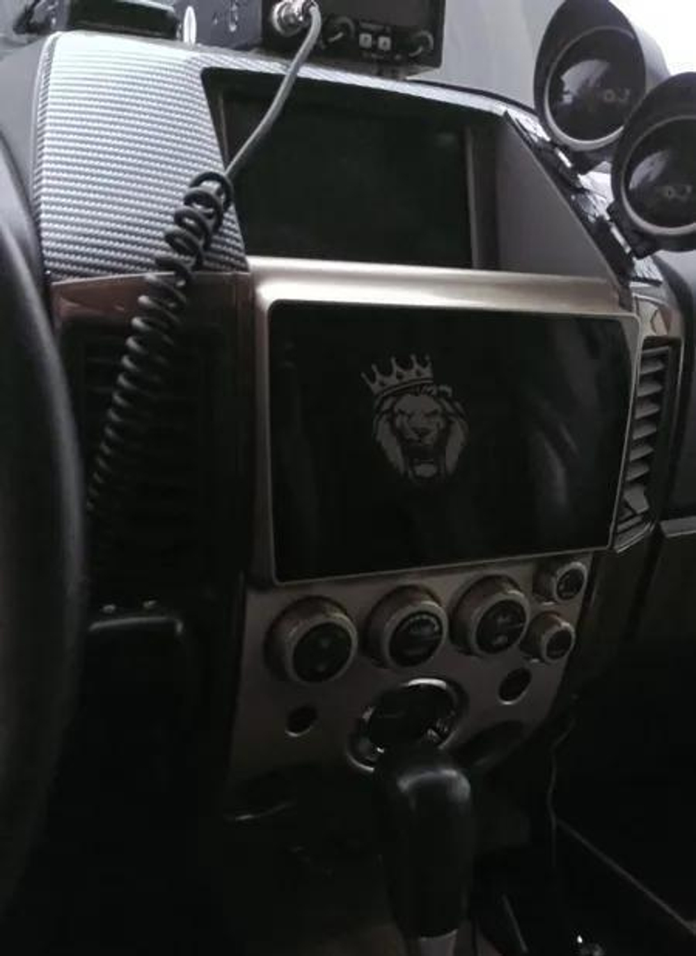 Магнитола для Infiniti QX56 JA60 2004-2007 (поддержка Bose) - FarCar GX3277M монитор 9.5" 2K QLED на Android 14, TS20, 6+128Гб, CarPlay, 4G SIM-слот