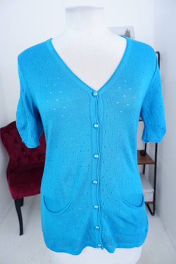 Джемпер с перламутровыми пуговицами, визуально на 44/46 размер