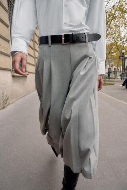 ZARA ДЛИННЫЕ БЕРМУДЫ С ЗАЩИПАМИ, ЖЕМЧУЖНО-СЕРЫЙ