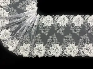 Вышивка на сетке белая