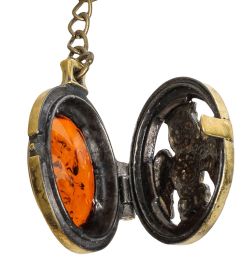 AM-1612 Брелок «Медальон Филин» (латунь, янтарь)