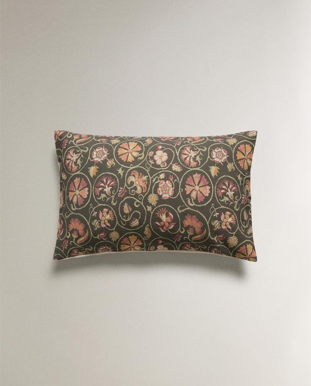 ZARA HOME НАВОЛОЧКА ДЛЯ ДЕКОРАТИВНОЙ ПОДУШКИ С ВЫШИВКОЙ, ЗЕЛЕНЫЙ