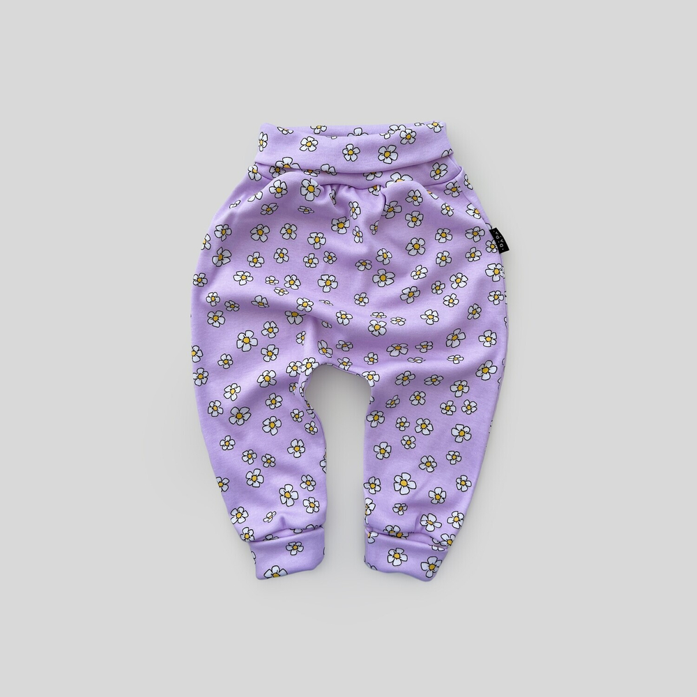 Легкие трикотажные брюки (ромашки на сиреневом)