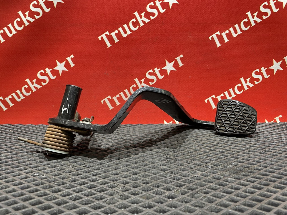 Педаль тормоза